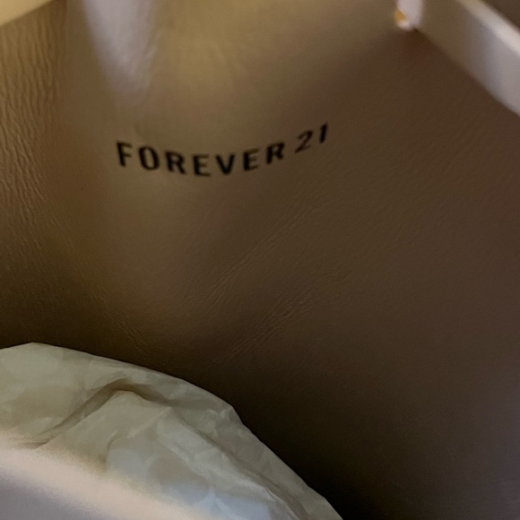 NWOT Forever 21 Cream Bucket Bag with Dual Straps - Small - Picture 8 of 10